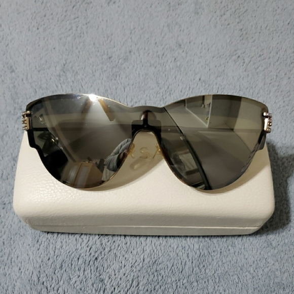 Shades - Picture 7 of 8